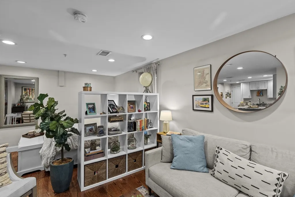 297 D St, South Boston