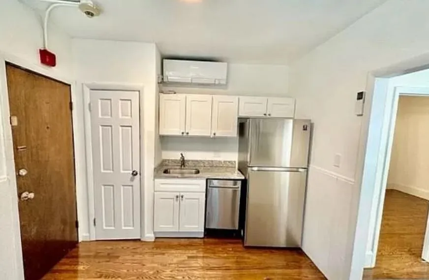 4 Garden Court St, North End