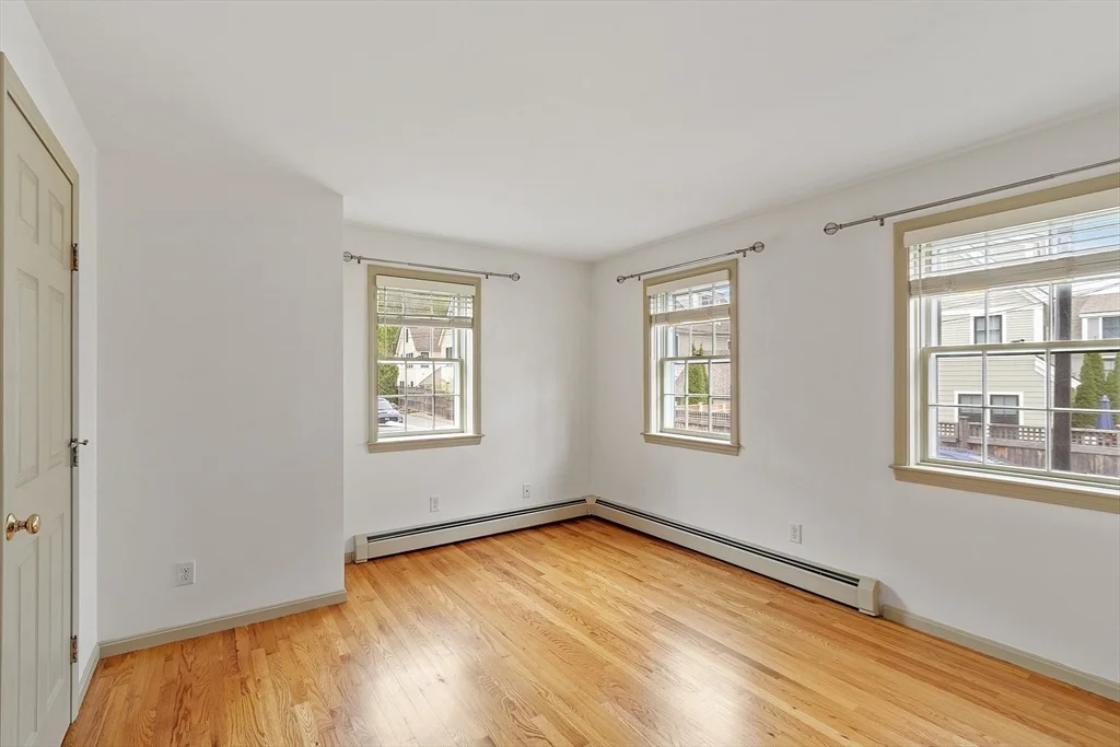12 Morse Ct, Manchester
