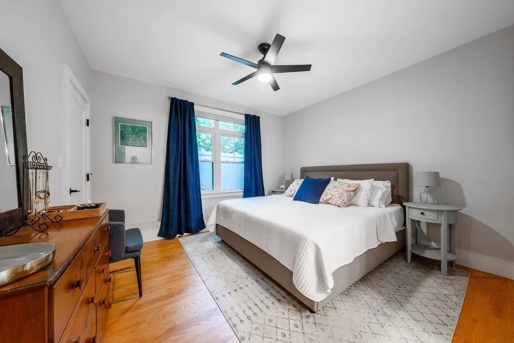 315 College Farm Rd, Waltham