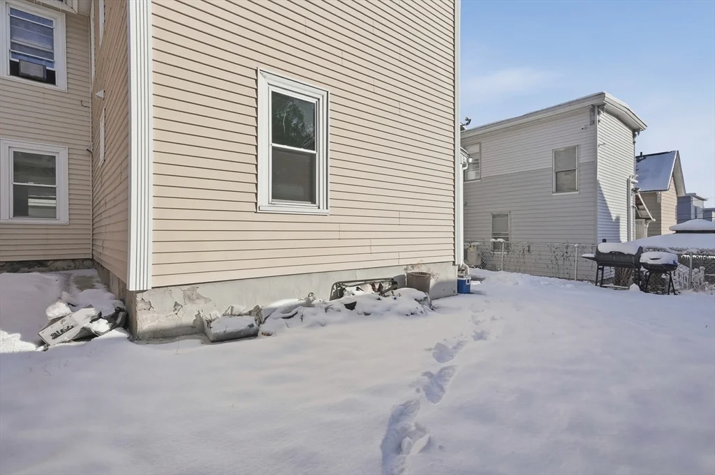 223 School St, Lowell