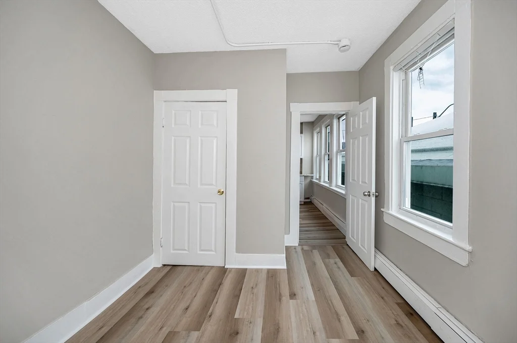 50 1/2 Common St, North Lawrence