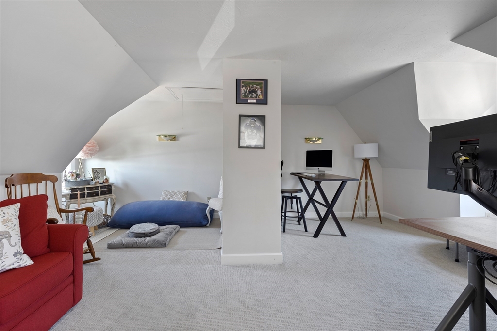 80 Dutcher St, Hopedale