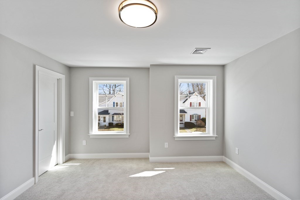 17 Monroe St, Norwood