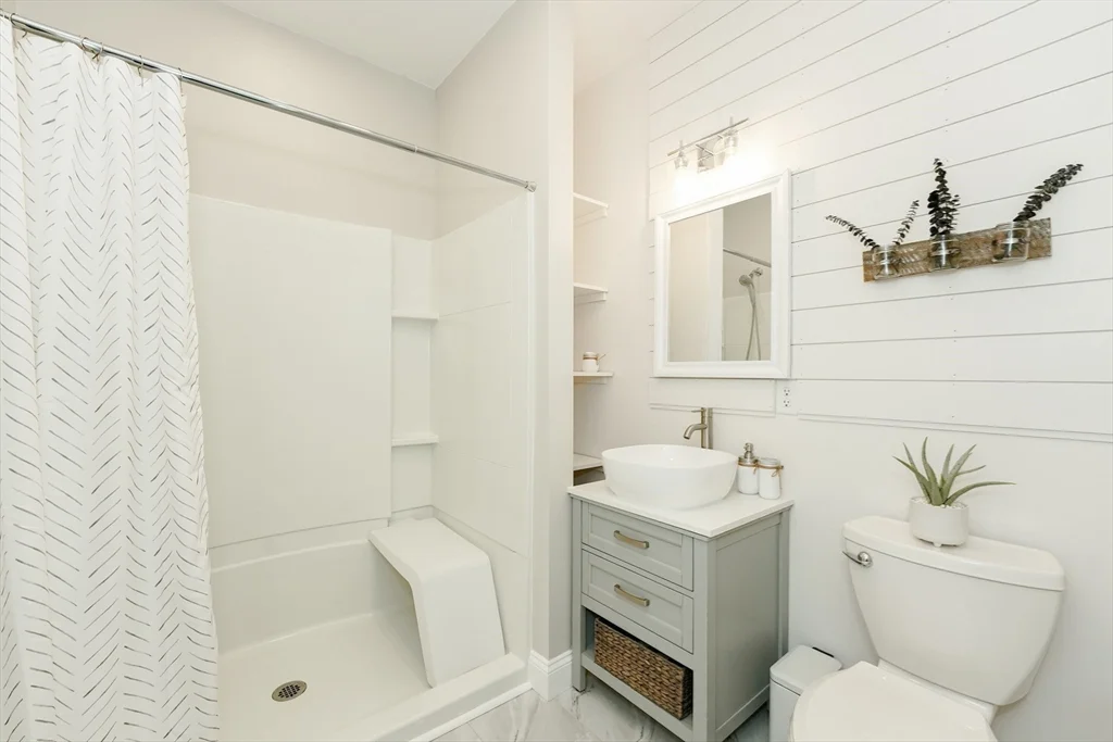 18 Cleary Cir, Norfolk