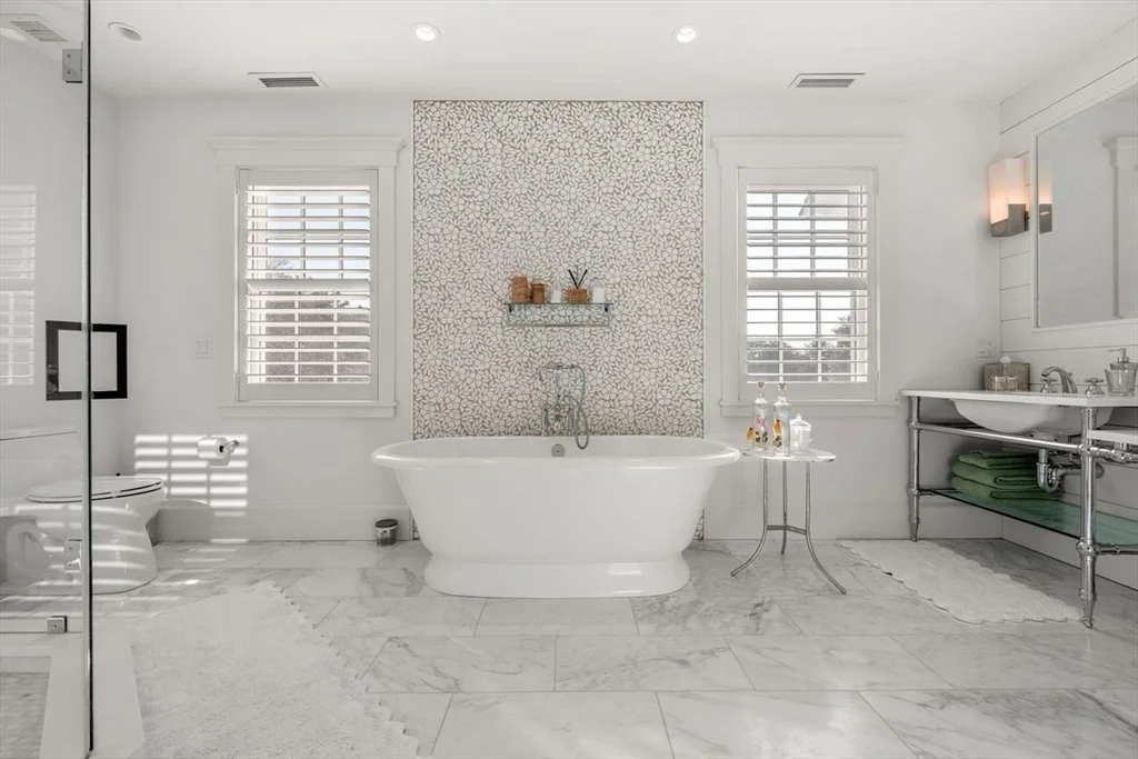 34 Brewster Rd, Monomoy