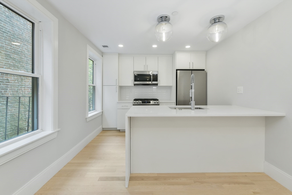 10 Lamson Ct, East Boston