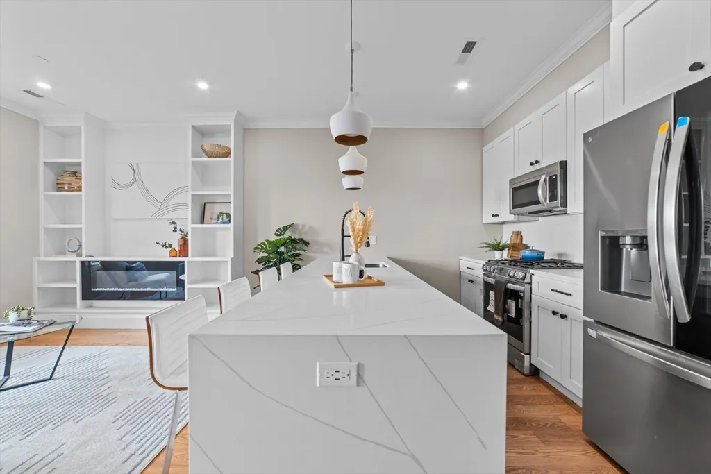 31 Boardman St, East Boston