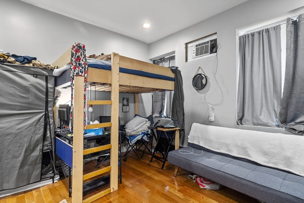 103 W 4th, South Boston