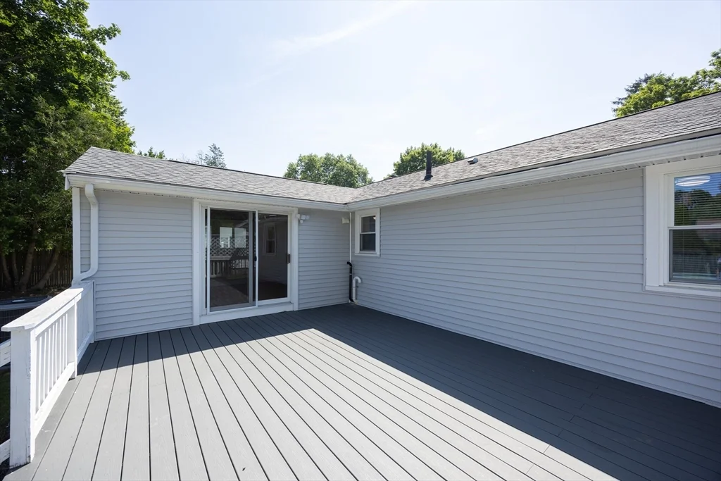 22 Suffolk Rd, Sharon