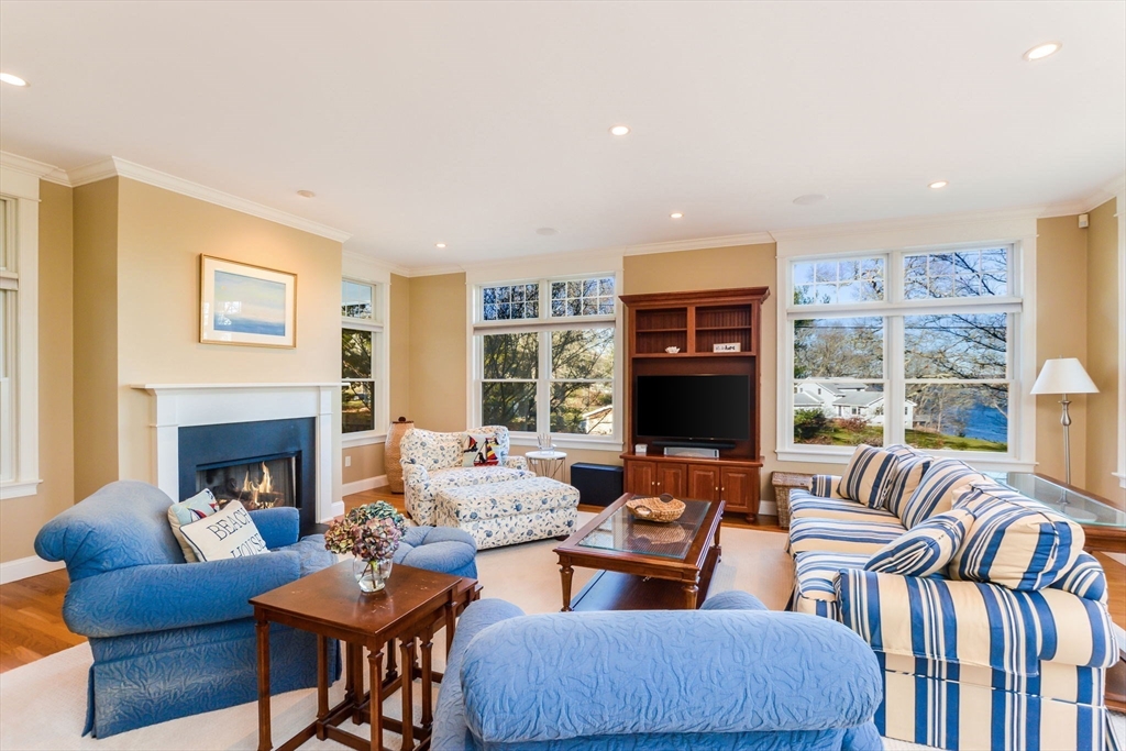 1 Puddingstone Ln, Acoaxet