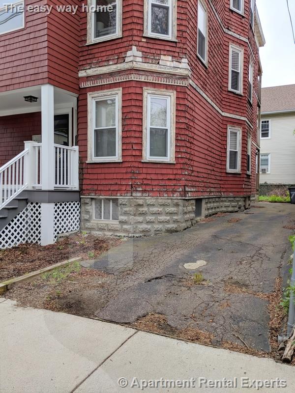 79 Conwell Ave, Tufts