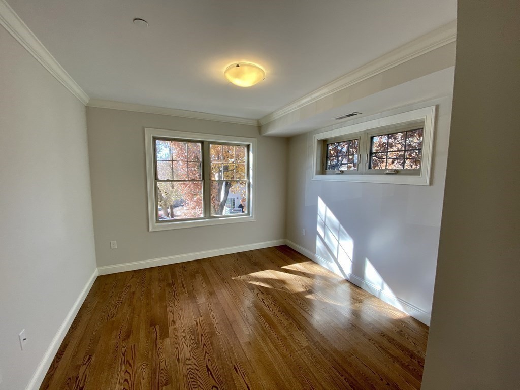 8 Maplewood St, West Roxbury