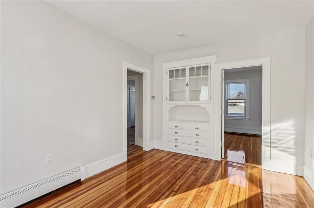 559 Hyde Park Ave, Roslindale
