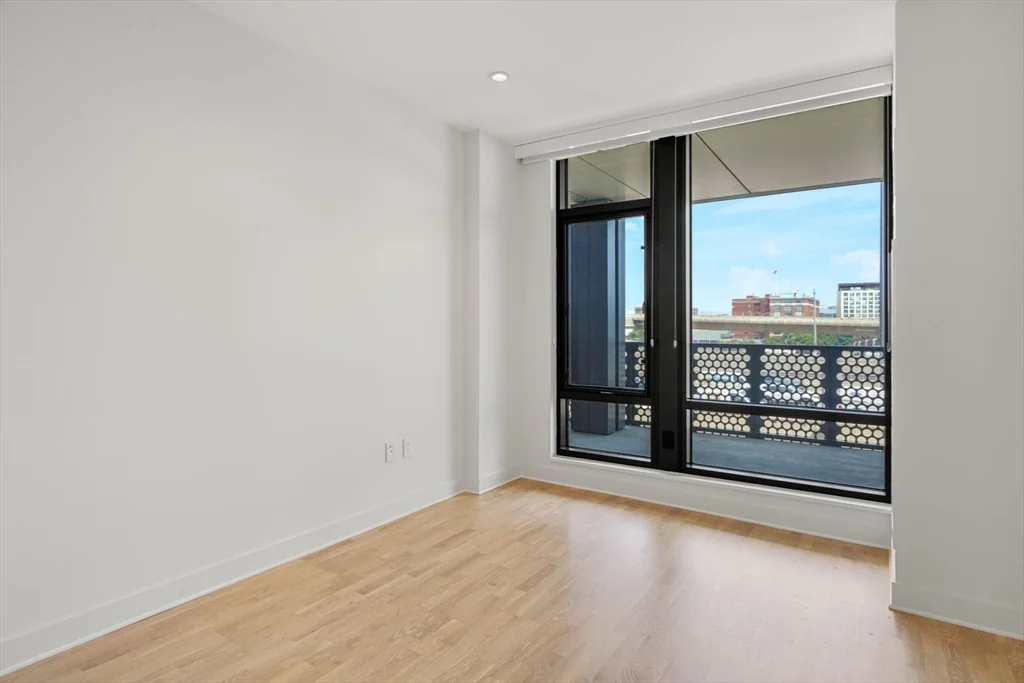 40 Traveler St, South End