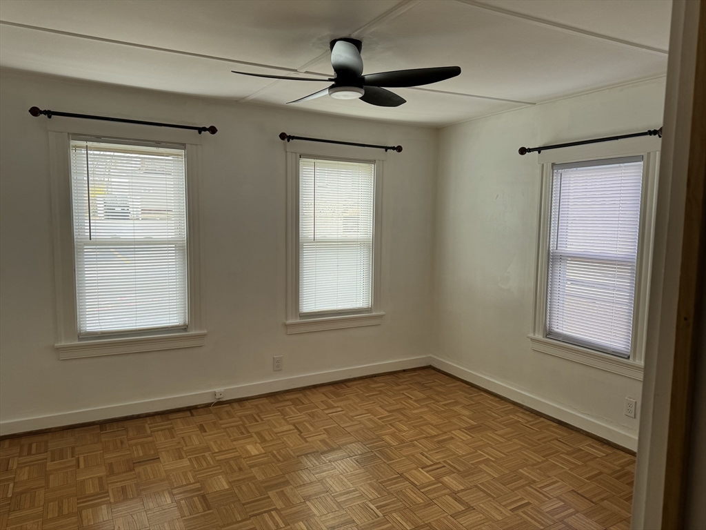 49 Green St, Zip 01830