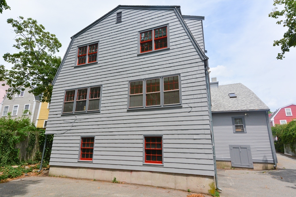 9 State St, Marblehead