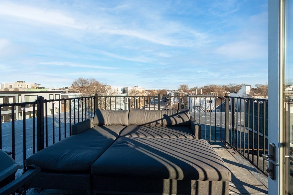 5 Mohawk St, South Boston