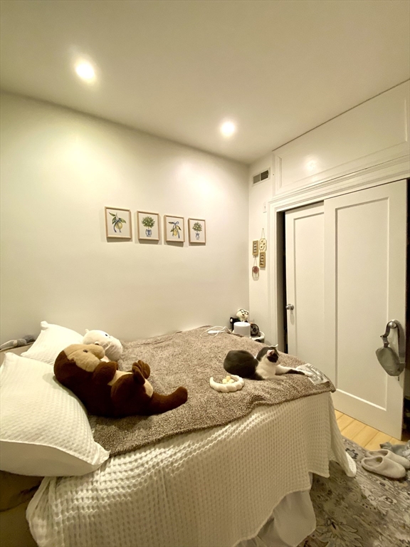 3 Leeds St, South Boston