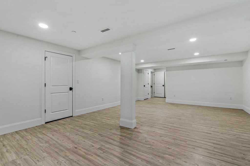 19 Lily Pond Ln, Lexington