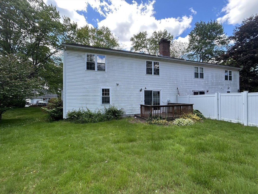 12 Homeward Ln, Natick