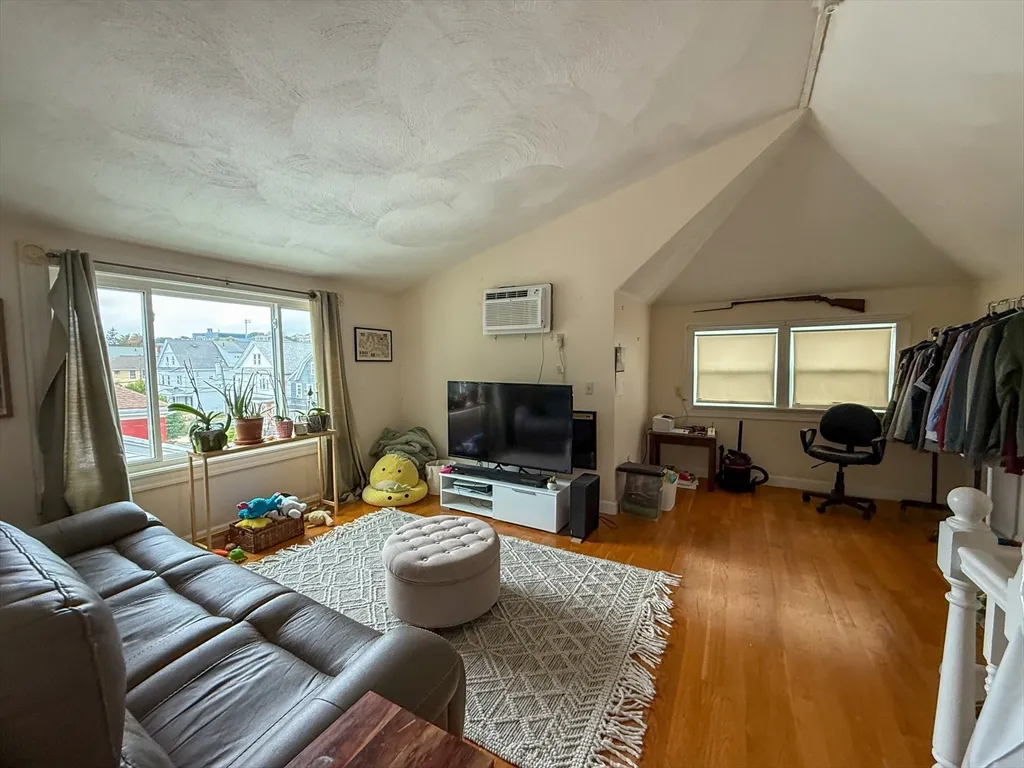 56 Bowdoin St, Medford