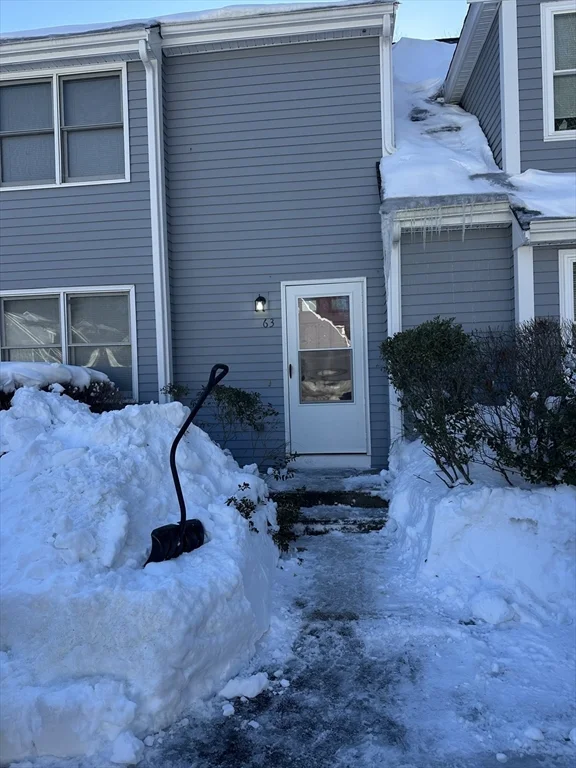 63 Pinecrest Village, Hopkinton