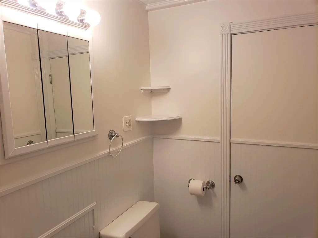 33 Jacqueline Rd, Waltham