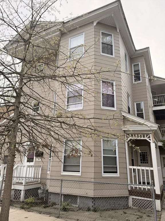 20 Woodbine St, Worcester