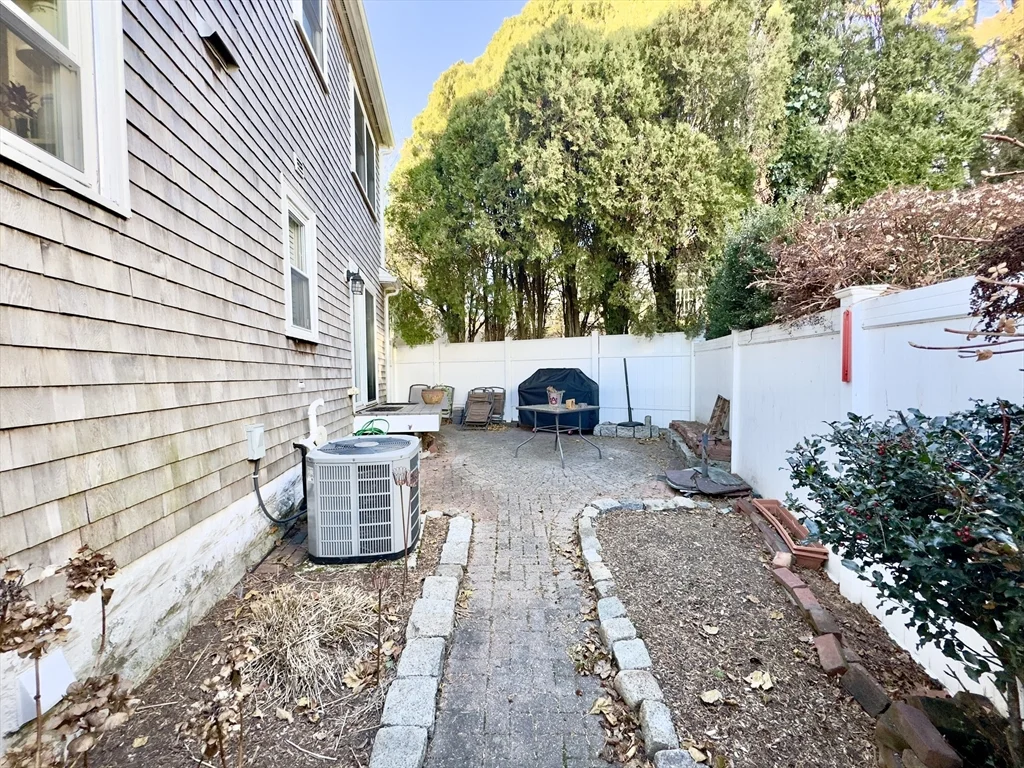 8 Fox Point, Dorchester