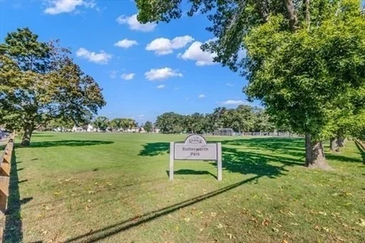 146 Bishop Dr, Framingham