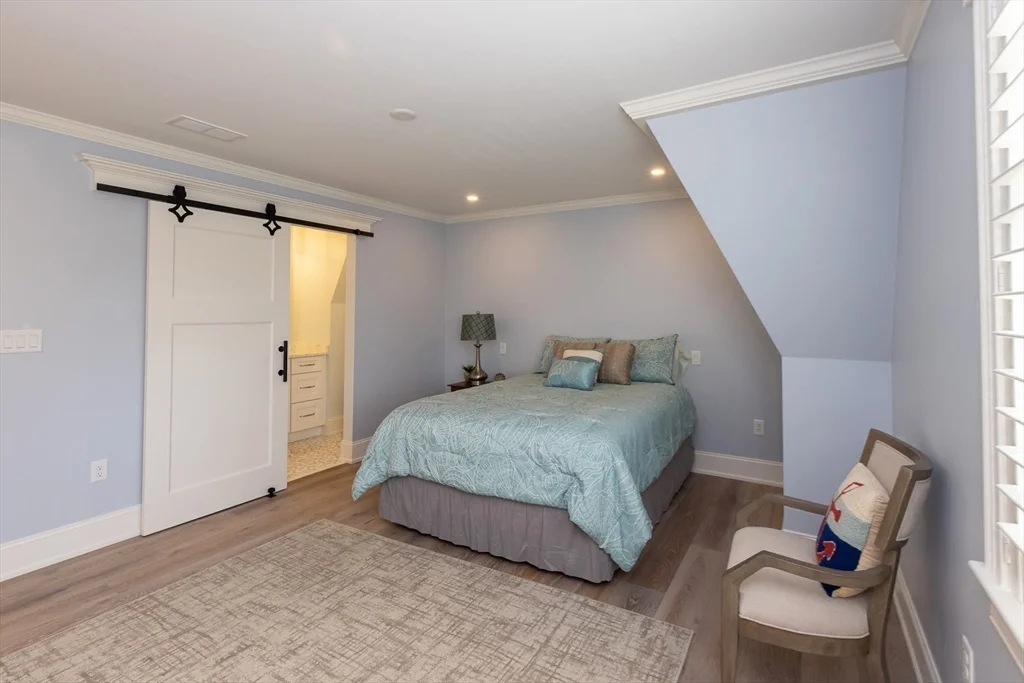 25 Cushing Ave, Crow Point