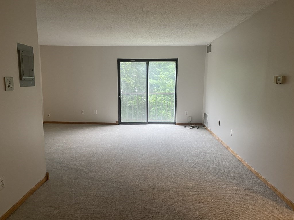 6 Village Way, Natick