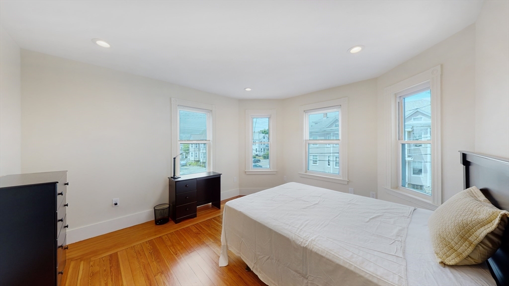 7 Chester Ave, Waltham