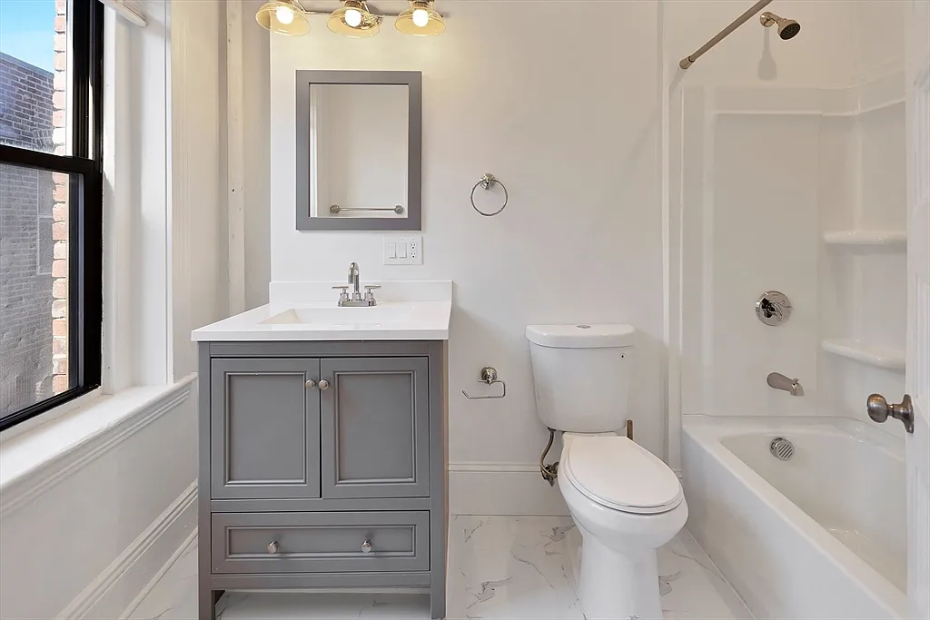 868 Huntington Ave, Coolidge Corner