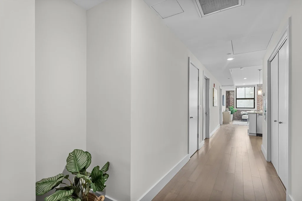 121 Portland, West End