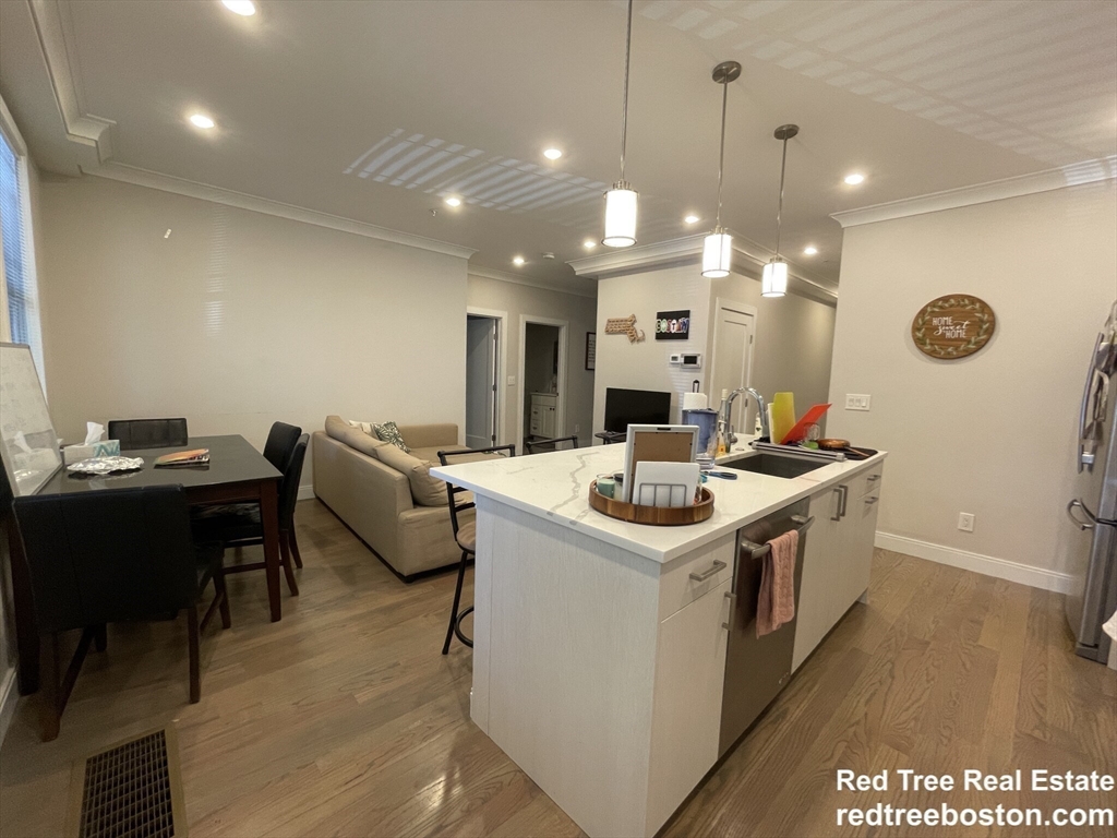 9 Mansfield St, Allston