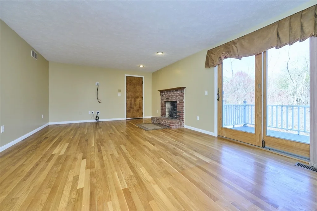 7 Gibbs Valley Path, Framingham