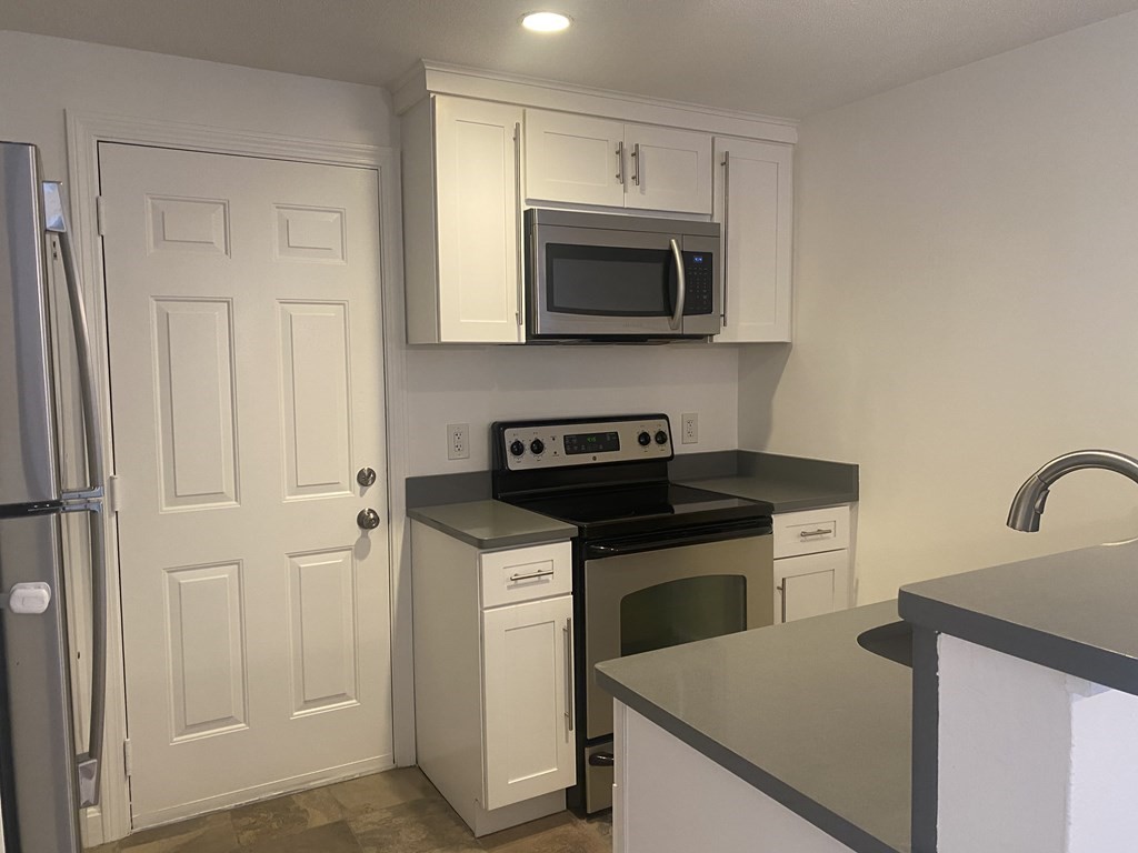 18 Walden Dr, Natick