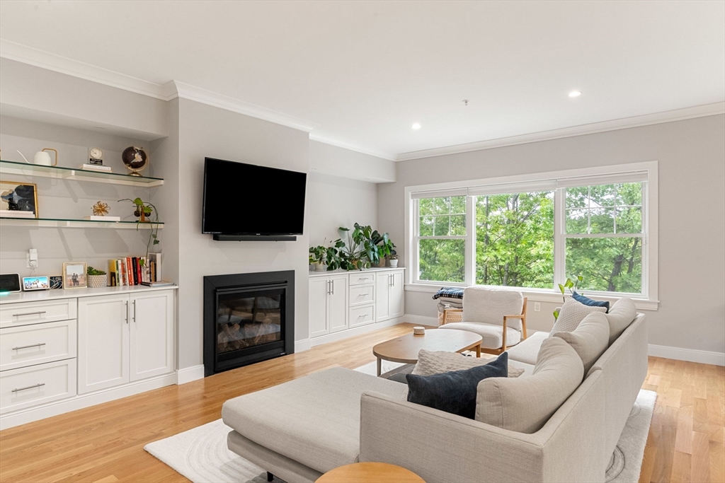 12 Blueberry Hill Ln, Melrose