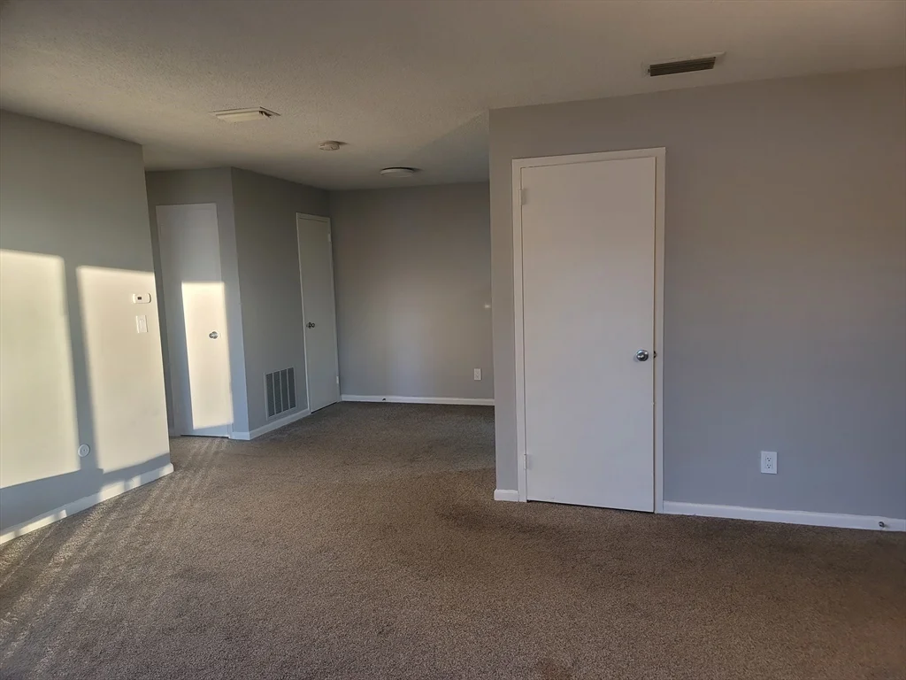 30 Thayer Pond Dr, Oxford