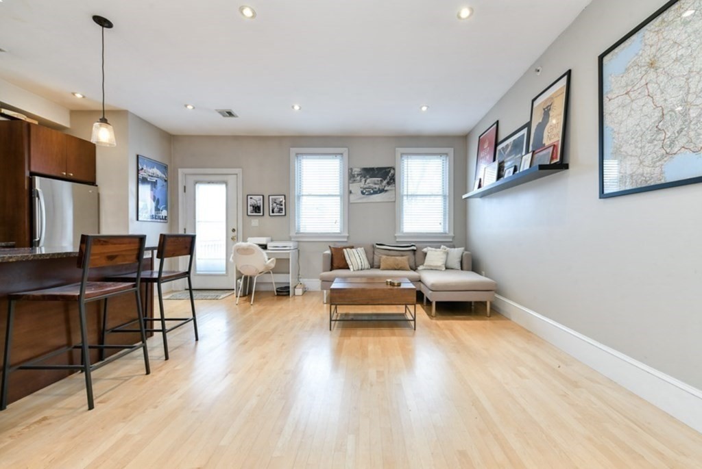 137-139 D St, South Boston