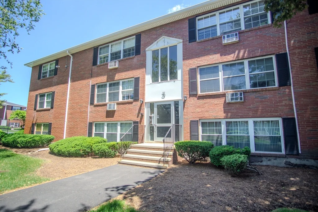 3 Tara Dr, Weymouth