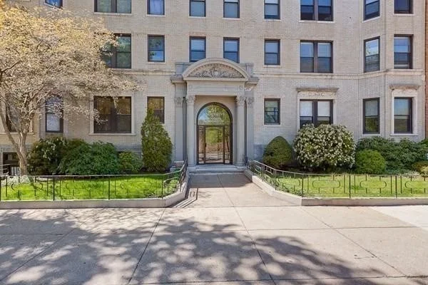 61 Park Dr, Fenway