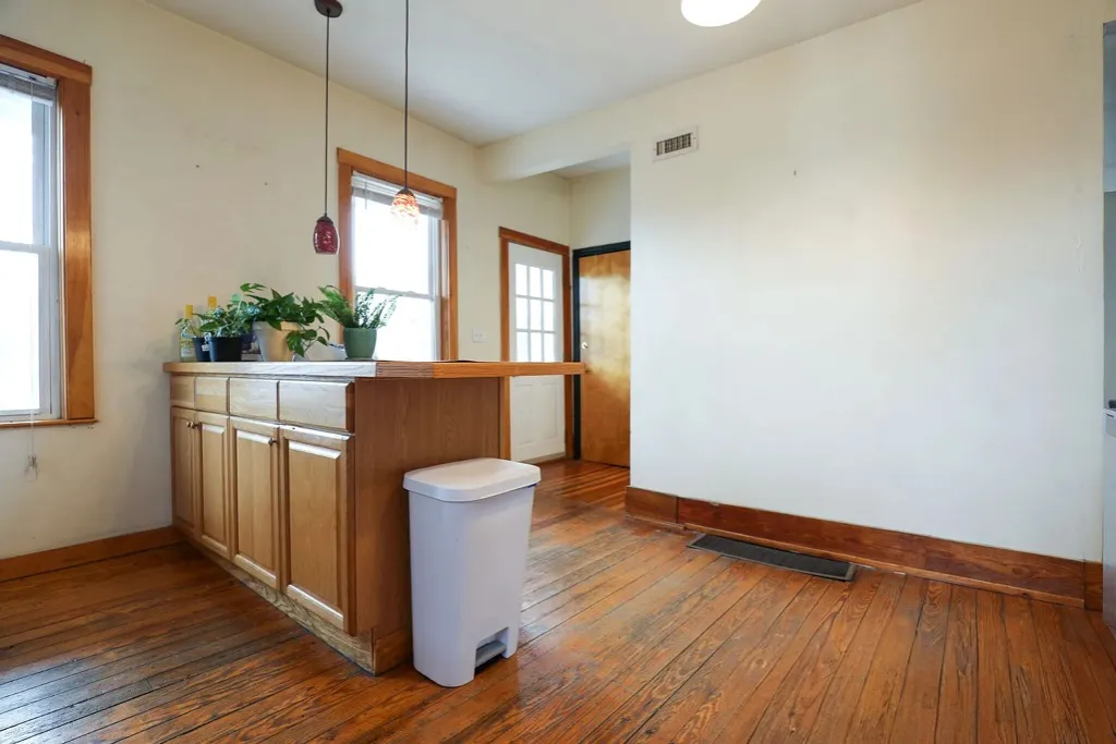 346 Faneuil St, Oak Square