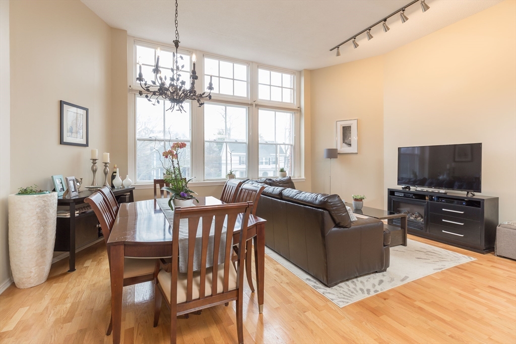 51 Pettee St, Newton Upper Falls