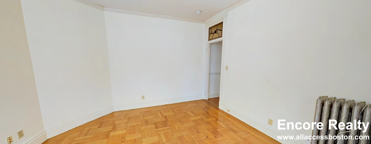 16 Queensberry St, Fenway