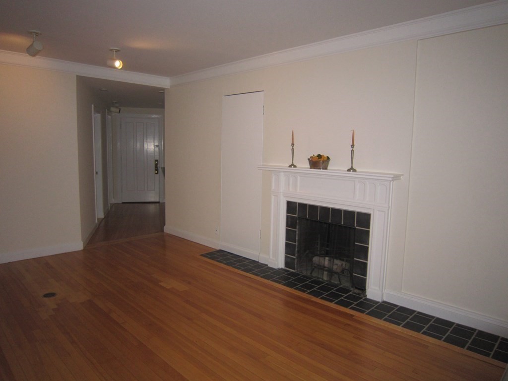 993 Memorial Dr, Harvard Square