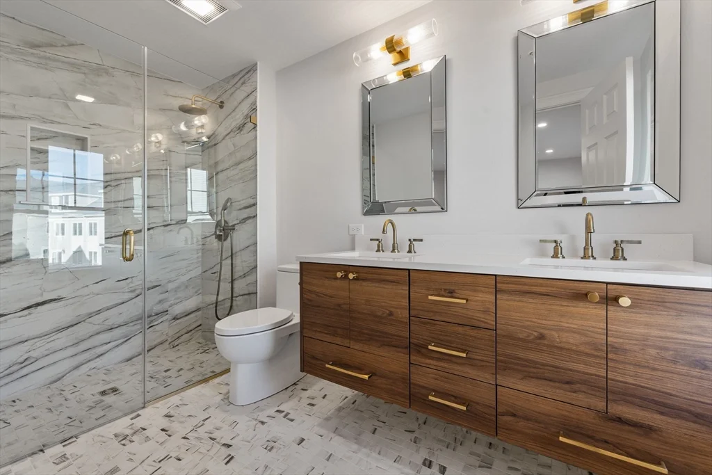 7 Chatham St, Watertown