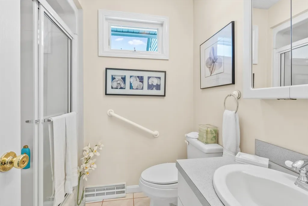 54 Jennifer Rd, Pawtucketville